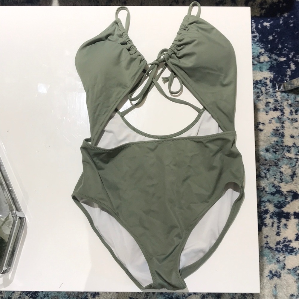 Bathing suit